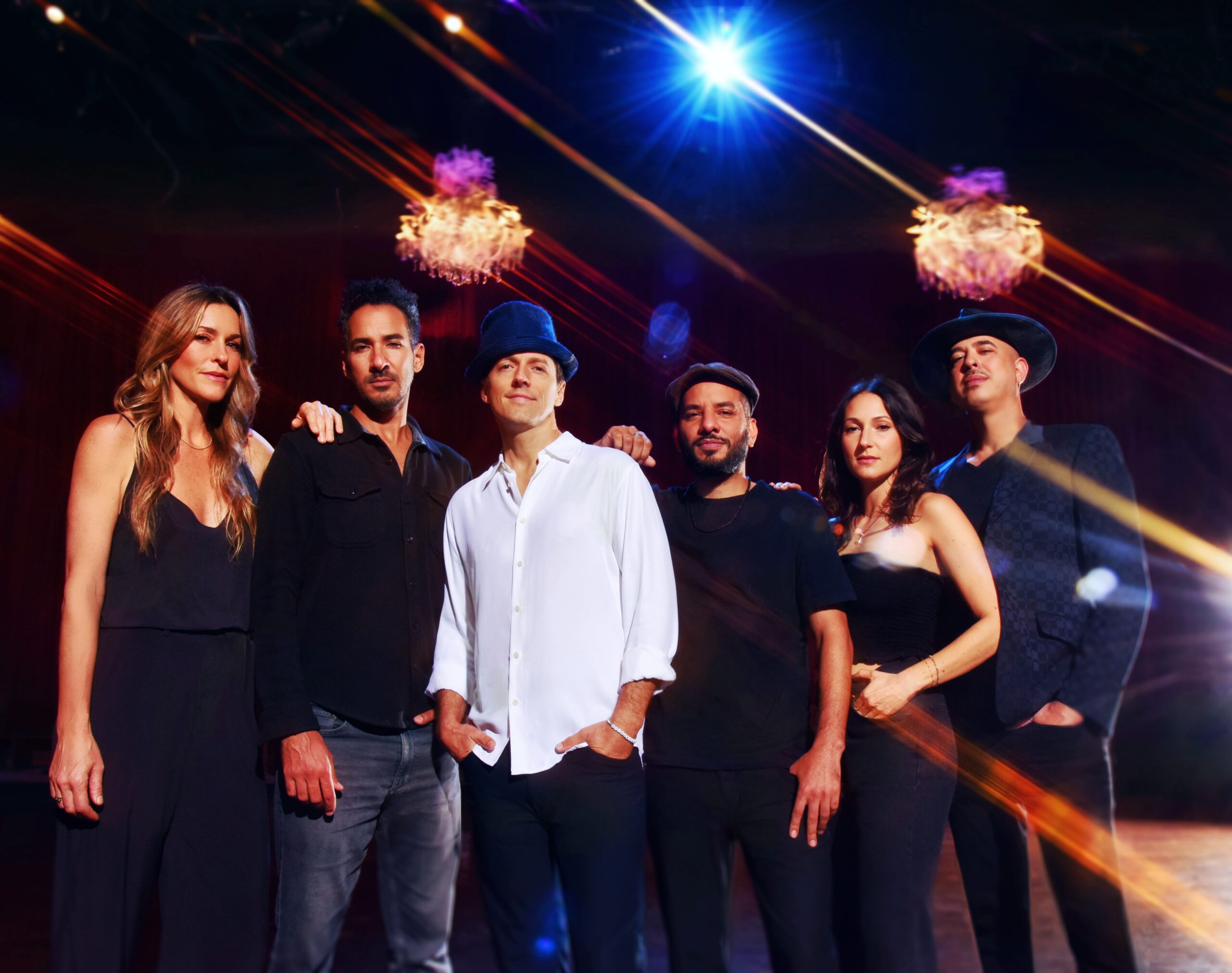 Jason Mraz Band01 (Credit_ Shervin Lainez).jpg