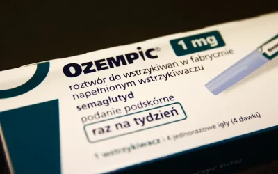 A patente garante a exclusividade da fórmula impedindo que diversos laboratórios produzam o mesmo medicamento e até ofereçam preços mais baratos