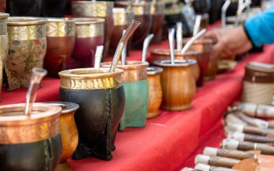 Mercado de gran variedad de mates argentinos. Mates hechos a mano y elegantes